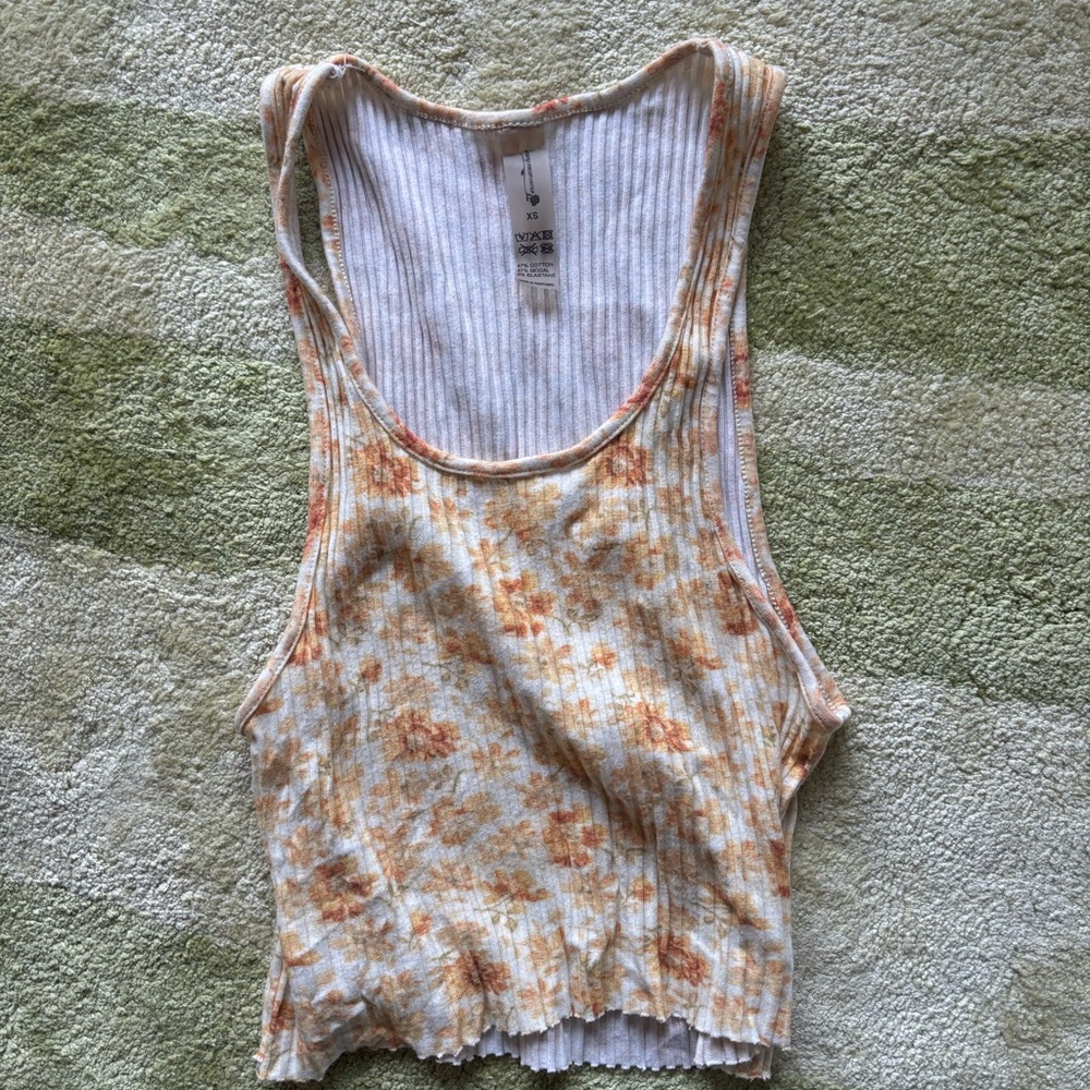 Heavy Manners hitchin’ a ride floral tank